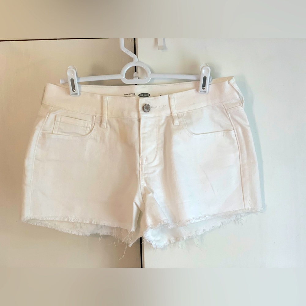 Old Navy Women’s White Denim Cutoffs Shorts, frayed, size 2, semi-fitted stretch